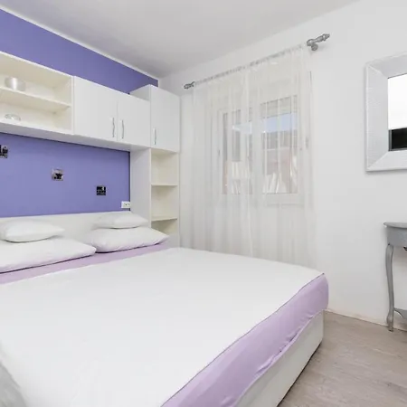 Slavomir 特罗吉尔